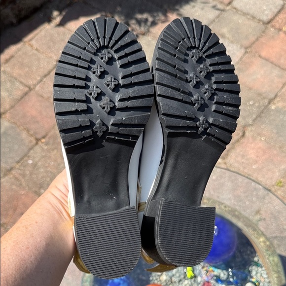 NWOT Chic White and Gold Women's Heels size 39 - Picture 3 of 9